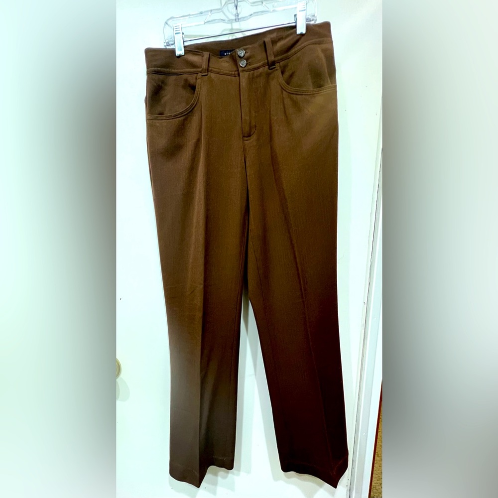 Anne Klein size four brown work pants w zippered and button front. Back pockets